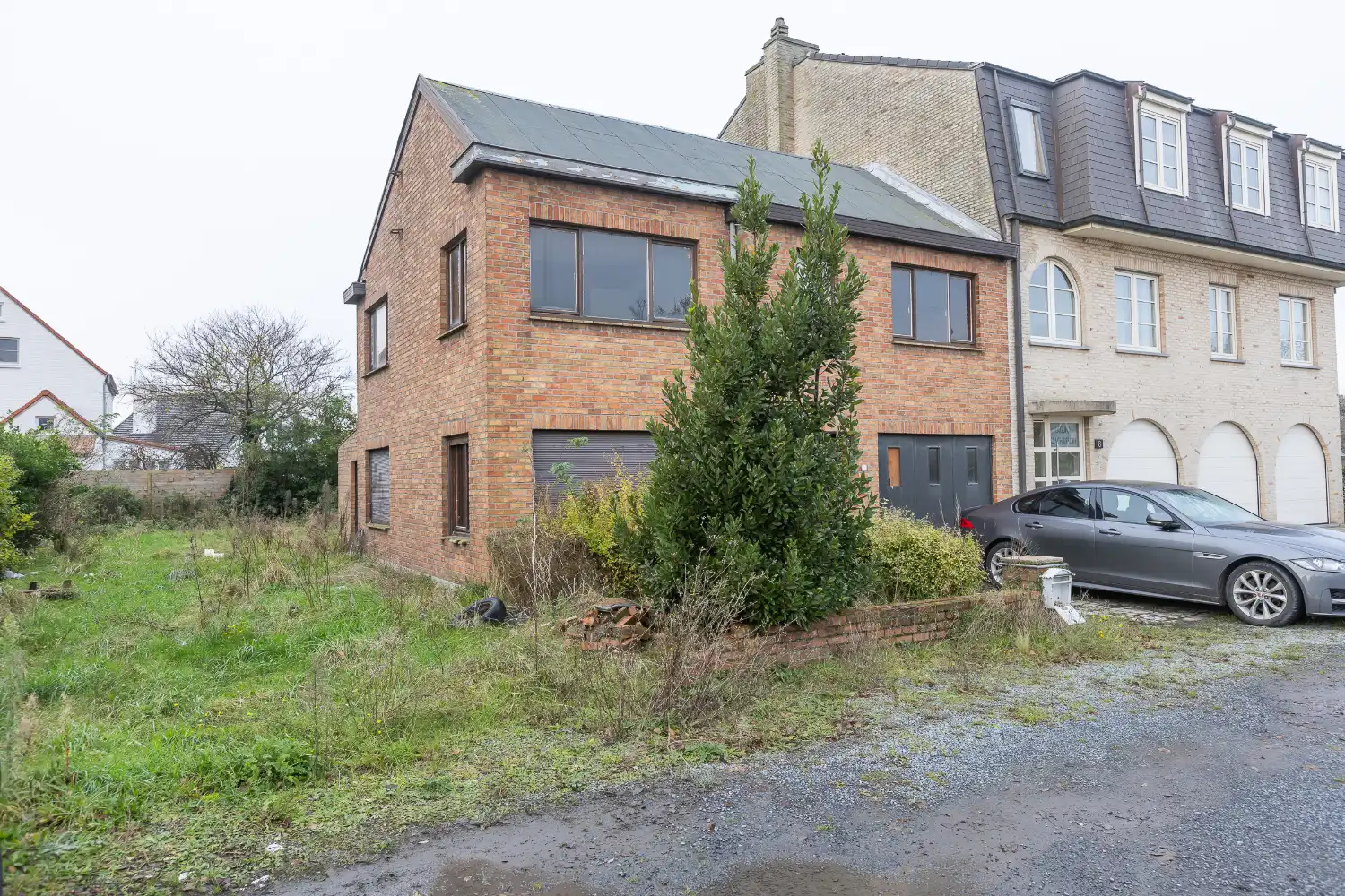 Te renoveren woning op uitstekende locatie foto 3