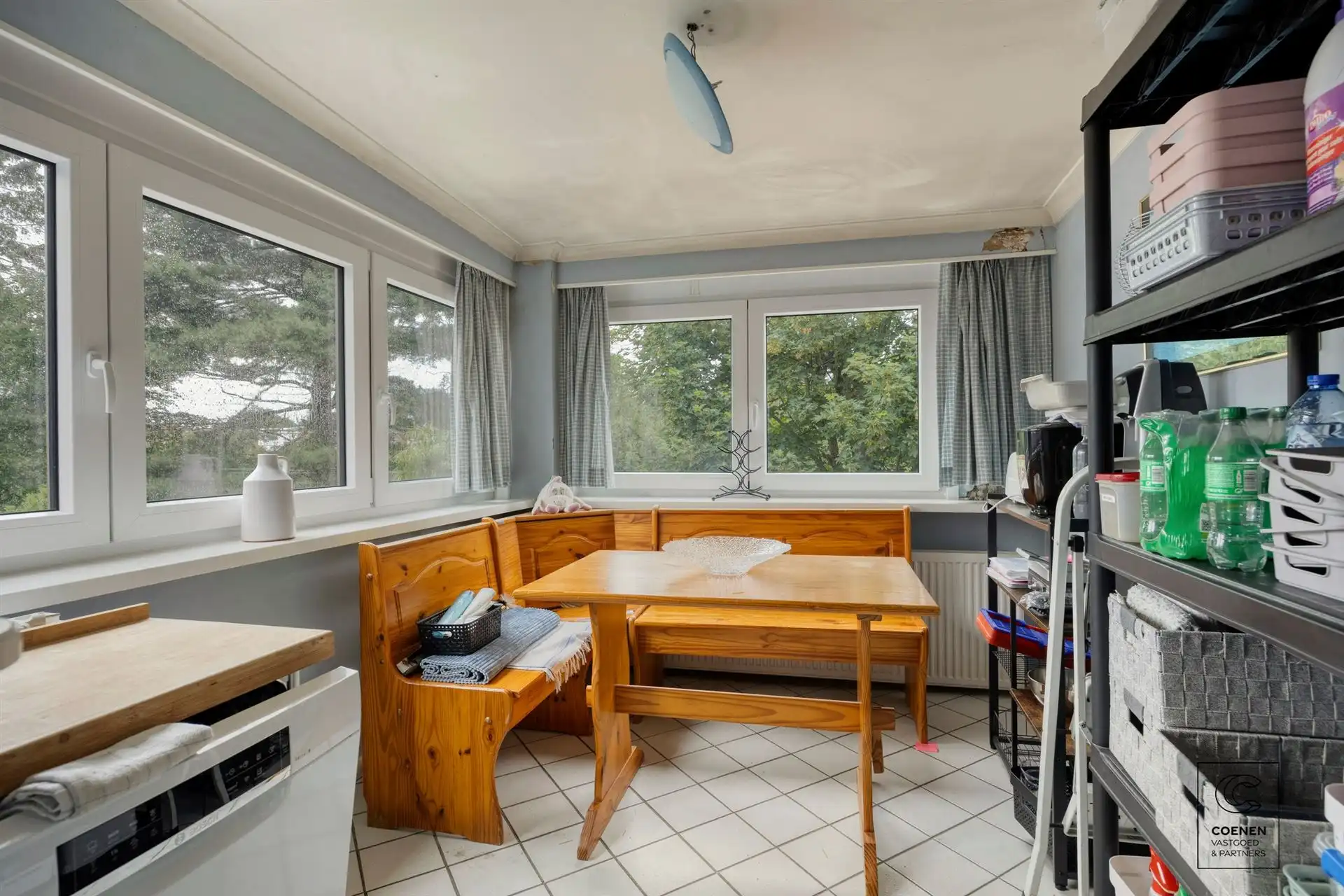 Te renoveren rijwoning van 187 m², twee slpk en ruime tuin! foto 3