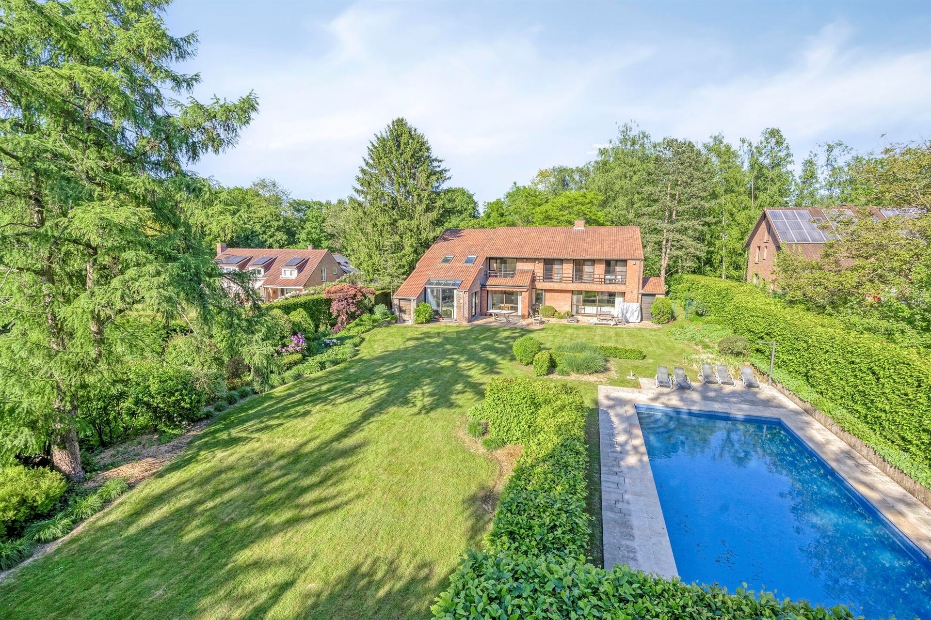 Ruime klassieke villa met zwembad in doodlopende straat foto 5