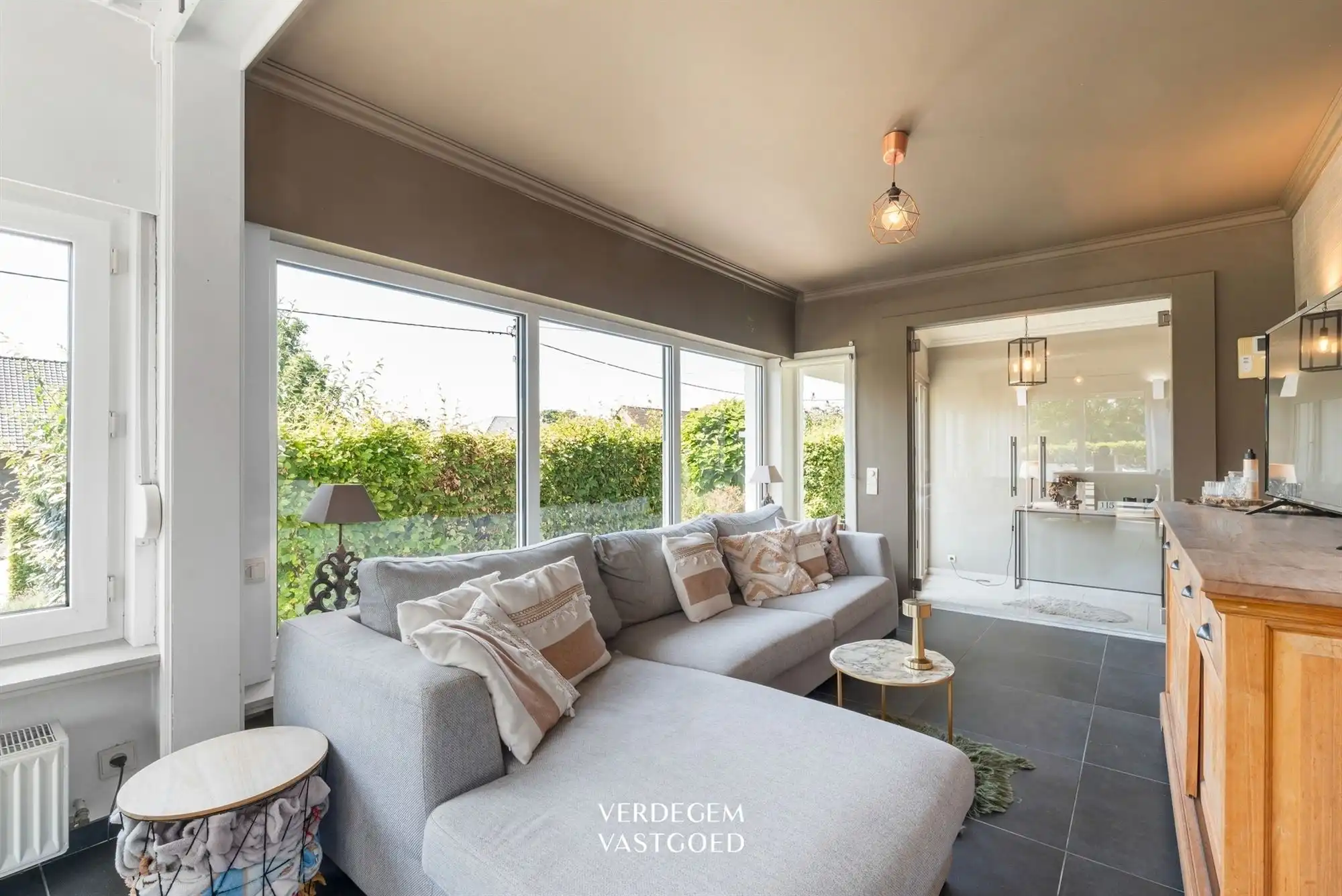 Te renoveren bungalow of projectpotentieel voor nieuwbouw woningen op een perceel van 1.175m² foto 8