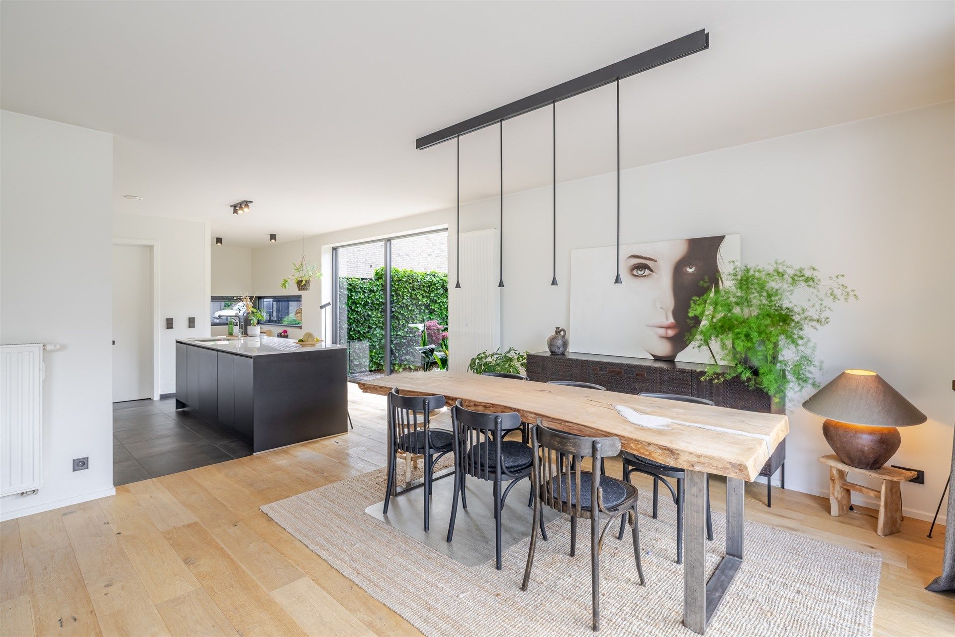 Subliem afgewerkte woning met tuin op topligging foto 11