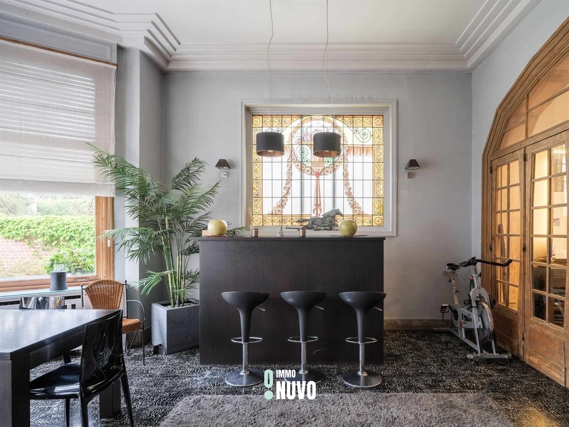 Exclusief herenhuis met handelspand op toplocatie te Aalst. foto 6