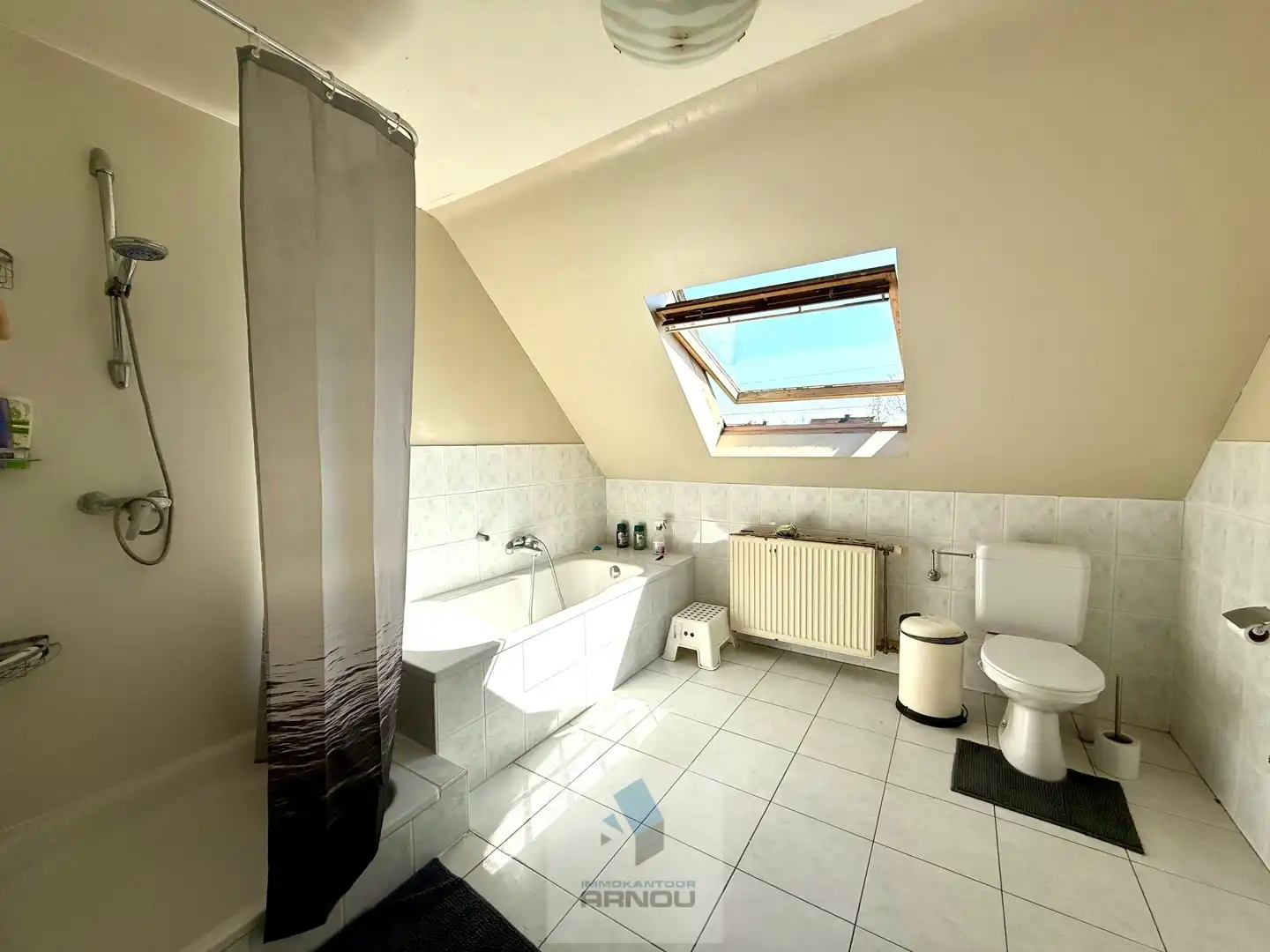 Charmante gezinswoning (HOB) met 3 slaapkamers, tuin en garage foto 11