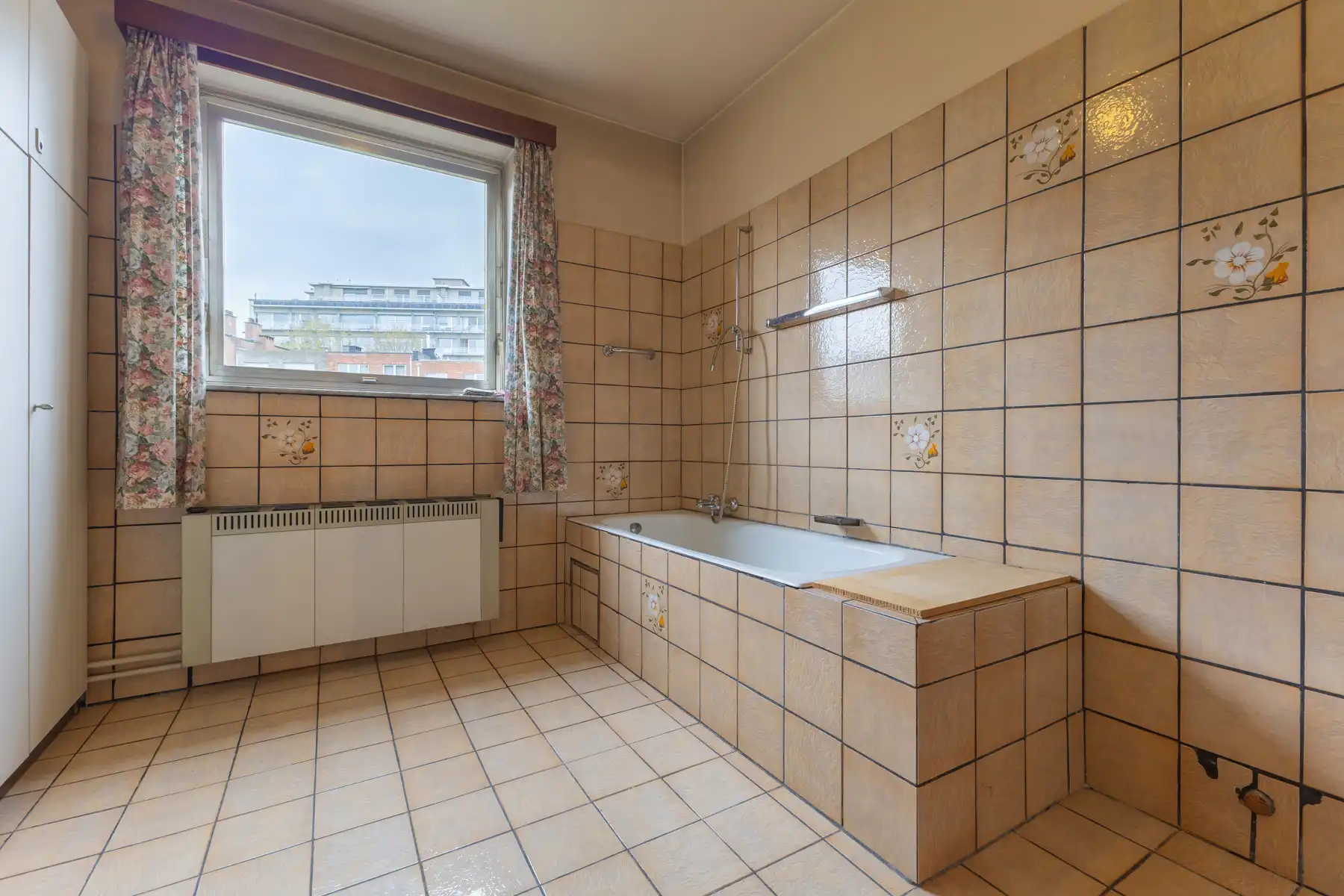Zeer ruime woning met 5 slaapkamers, garage en tuin foto 25