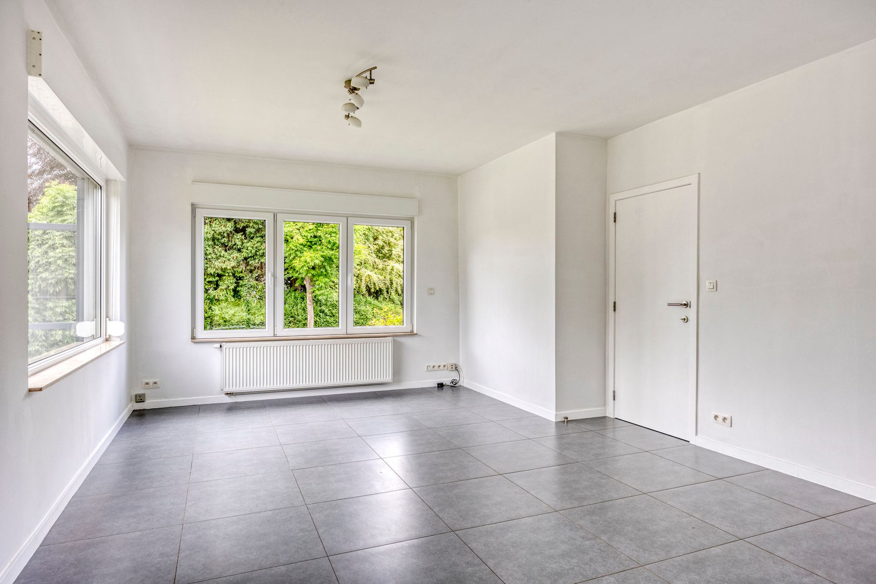 Gezinswoning met 3 slaapkamers, tuin en garage nabij centrum foto 5