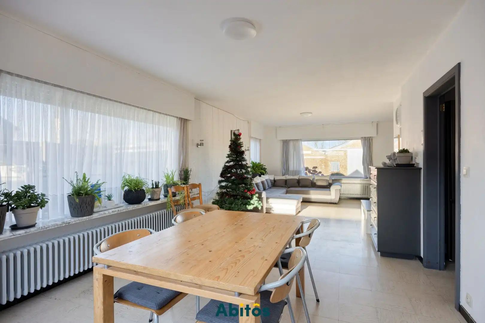 Halfopen woning met ruime opslagruimte foto 6