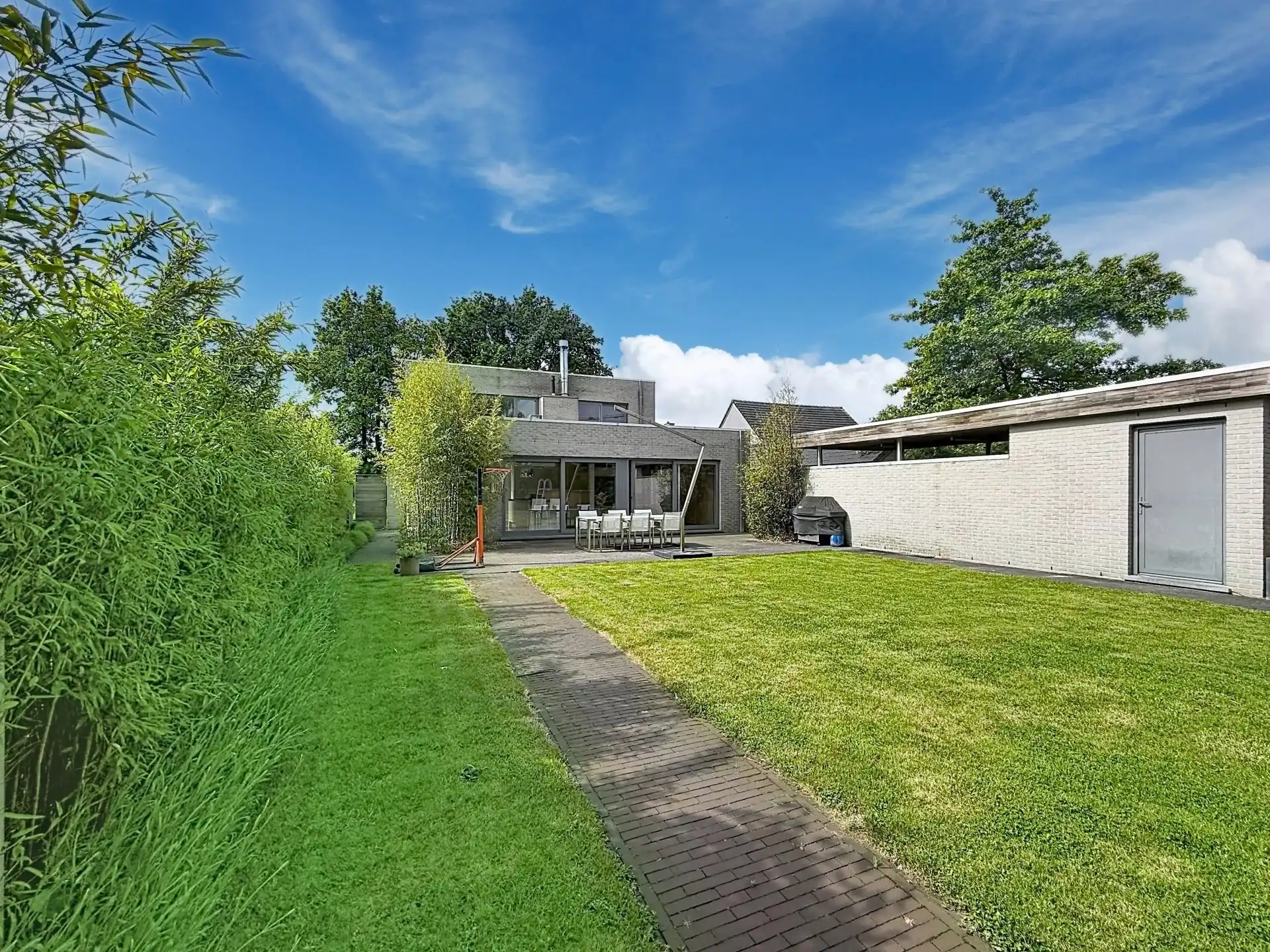 Moderne woning met 3 slaapkamers en praktijk of kantoorruimte op mooi perceel foto 42