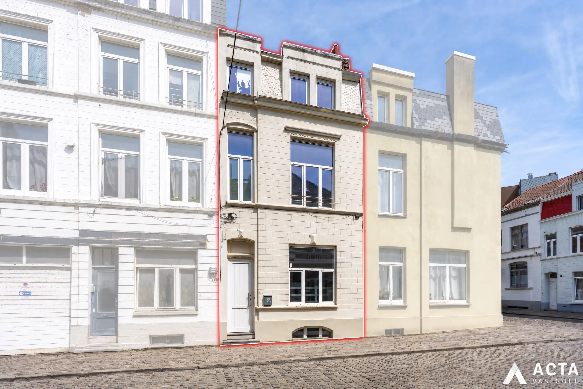 Karaktervolle stadswoning met 3 slaapkamers in hartje Oostende foto {{pictureIndex}}