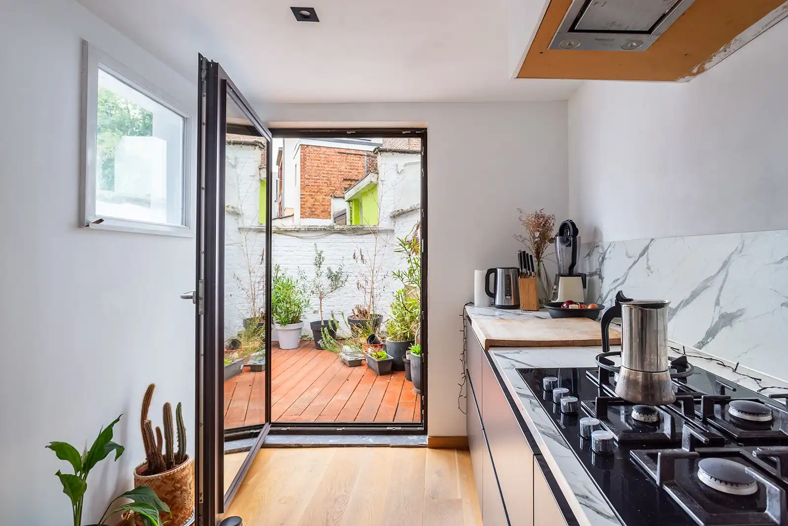 Charmante authentieke woning met 3 slaapkamers en stadstuin nabij Markgravelei foto 8