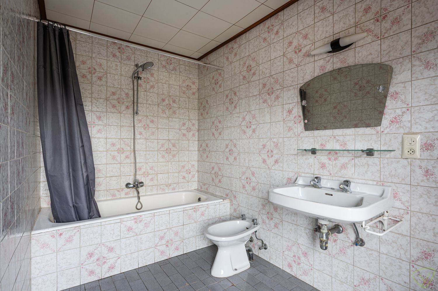 Verrassend ruime te renoveren woning te Oosteeklo! foto 17
