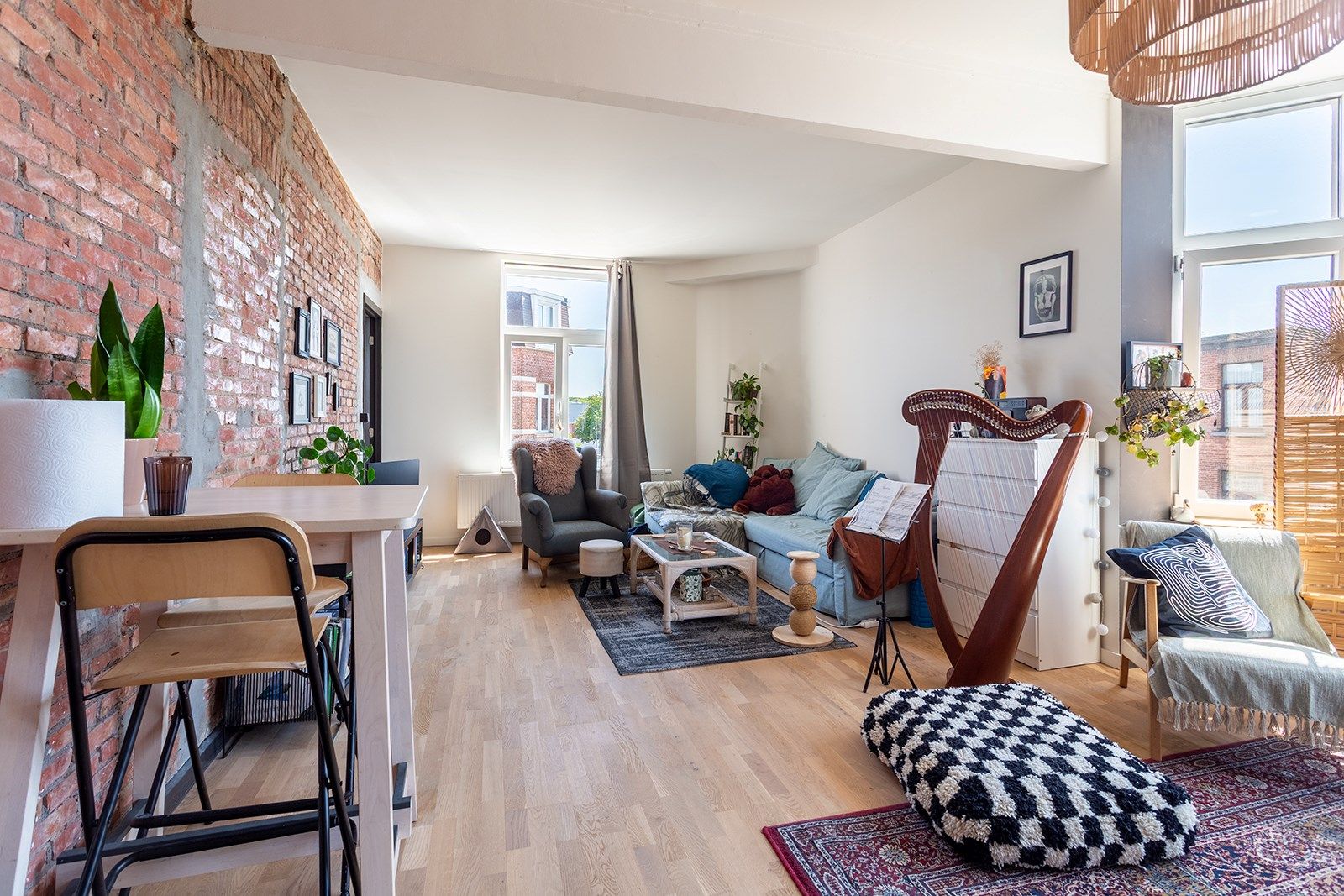 Lichtrijk hoek appartement met karakter!  foto 3