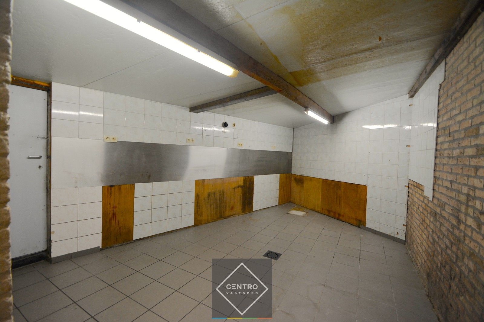 Instapklare HORECA-ZAAK met APPARTEMENT (3 slpks) te huur in Oudenburg. Op hoekligging! foto 14