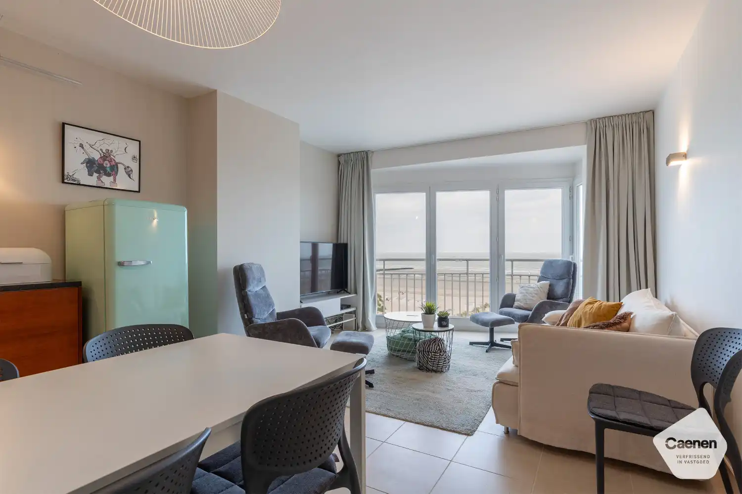 Modern tweeslaapkamerappartement met frontaal zeezicht foto 3