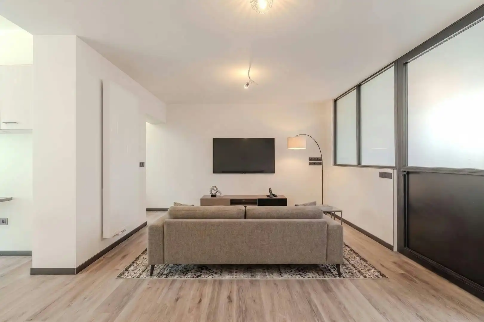 Totaal gerenoveerd huis te koop in hartje Ieper foto 6