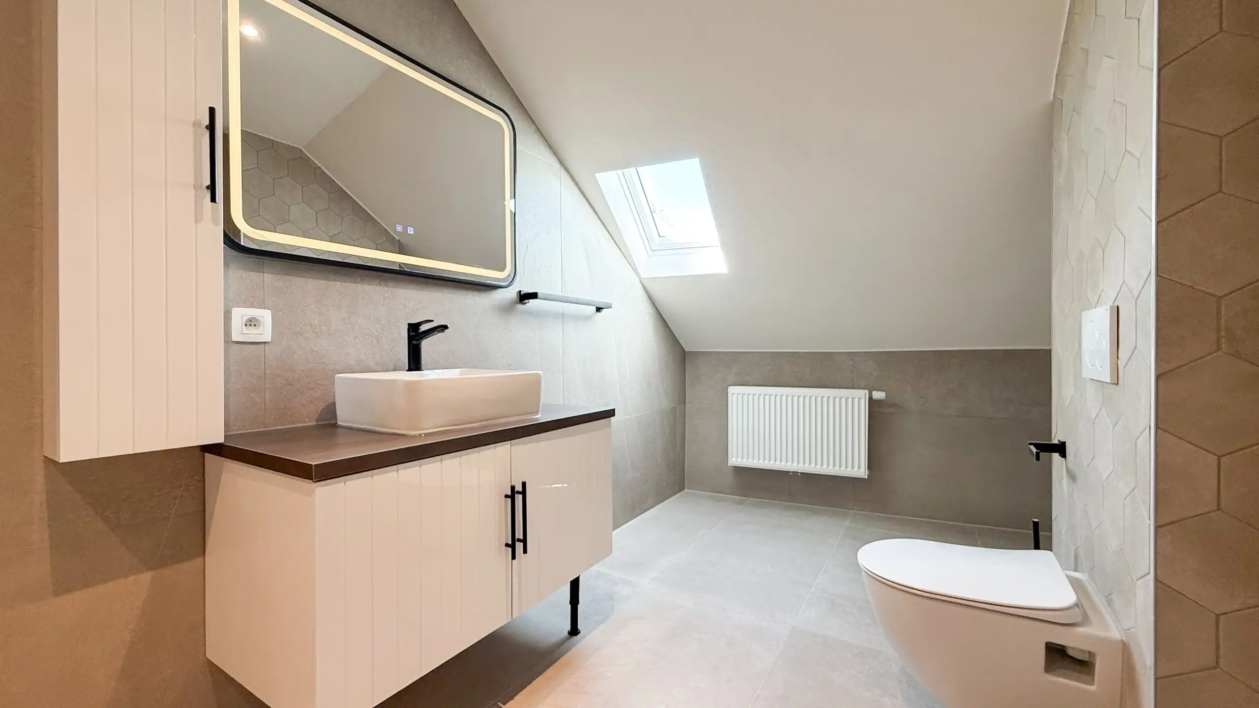 Unieke investeringspand, volledig vernieuwd, handel+ 2app! foto 66