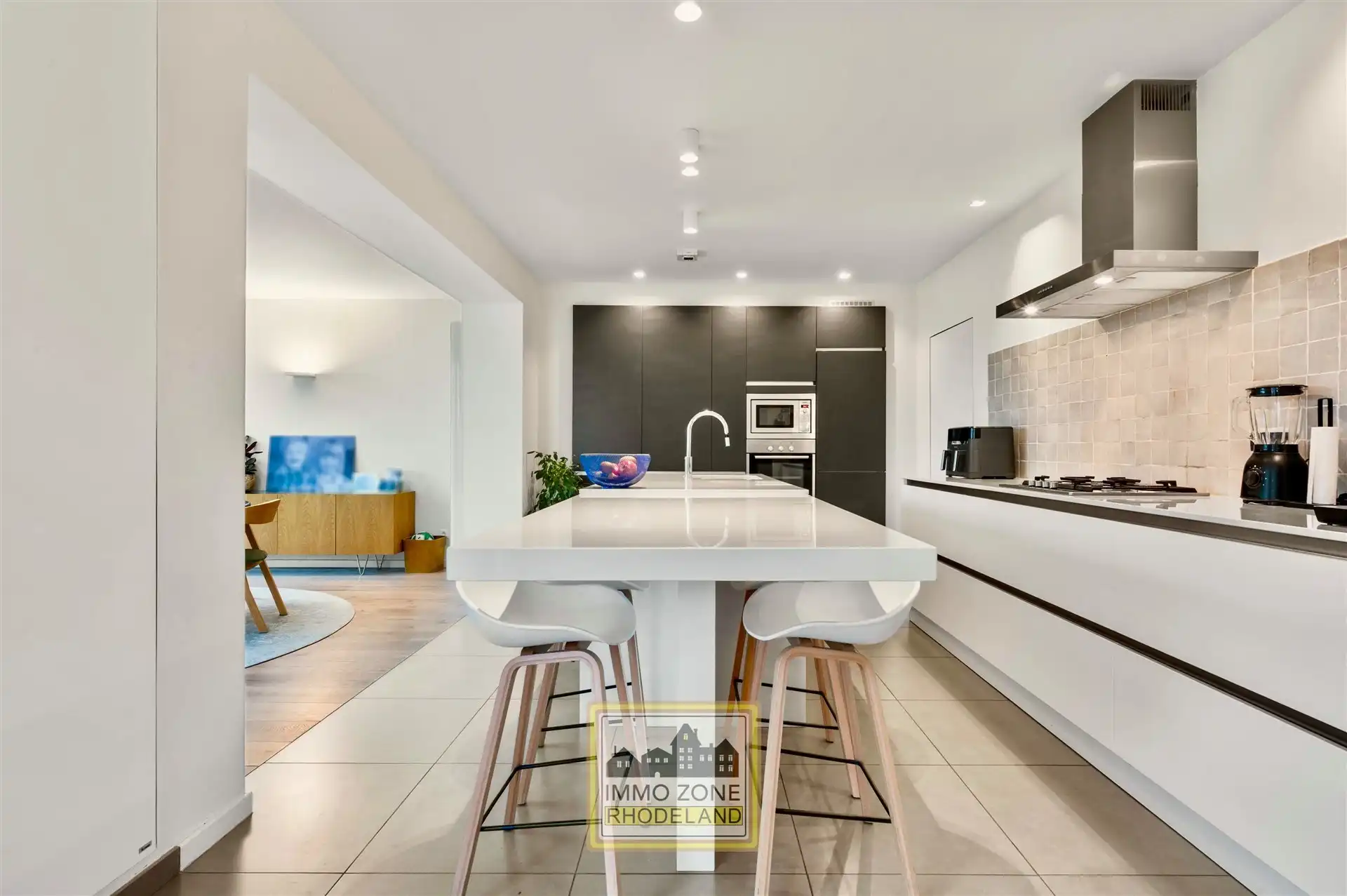 Sublieme moderne woning met prachtige tuin foto 9