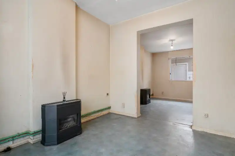 Te renoveren starterswoning met 2/3 slaapkamers en tuinjte foto 4