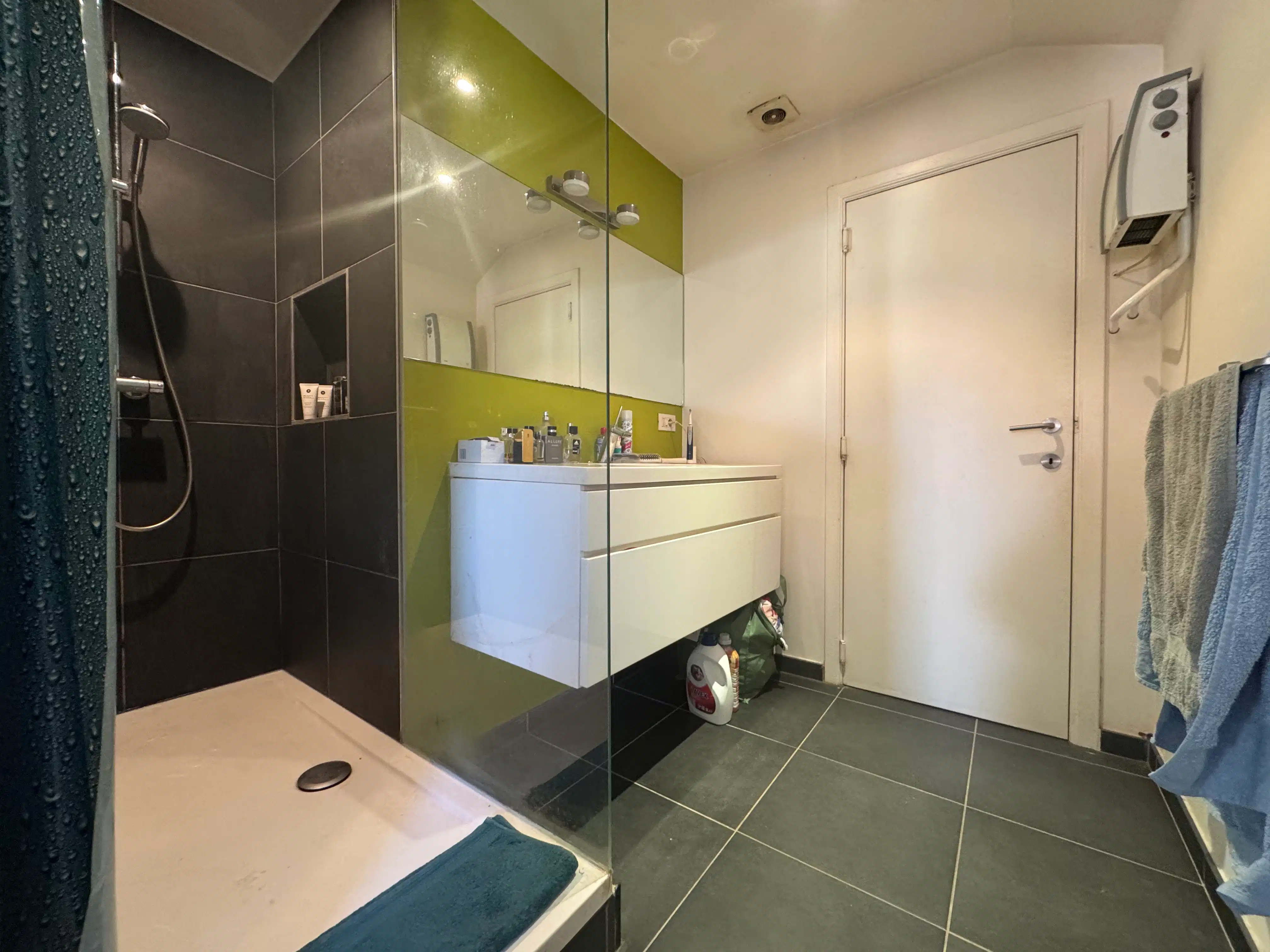 Unieke hoekstudio op pleinlocatie foto 7