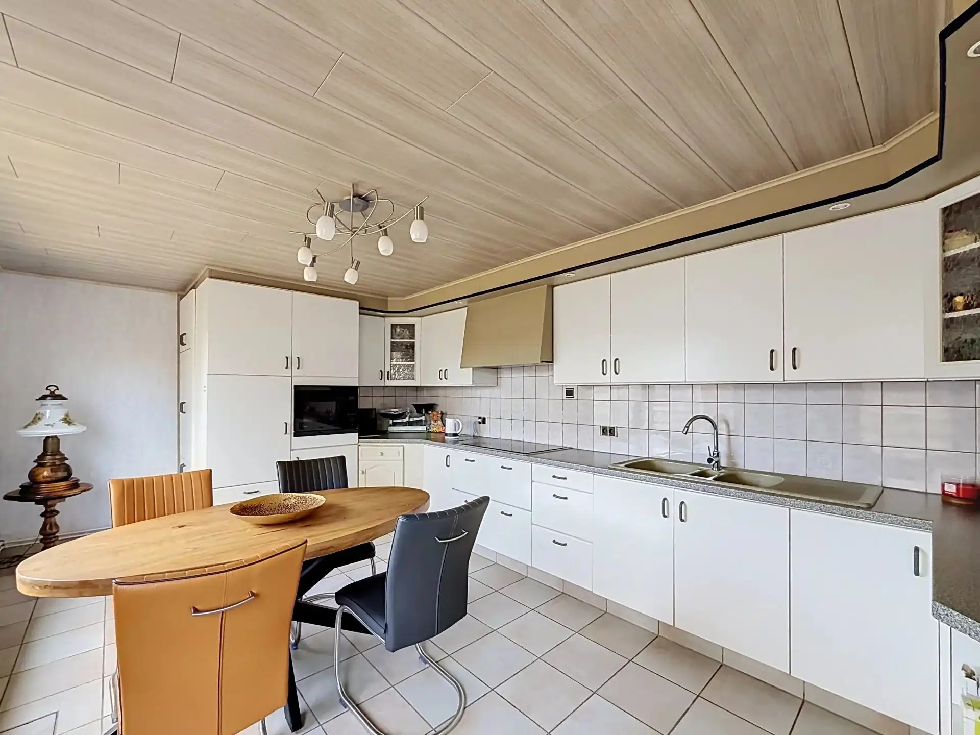 Gelijkvloerse woning rustig gelegen op een perceel van 4,81 are in Balen. foto 7