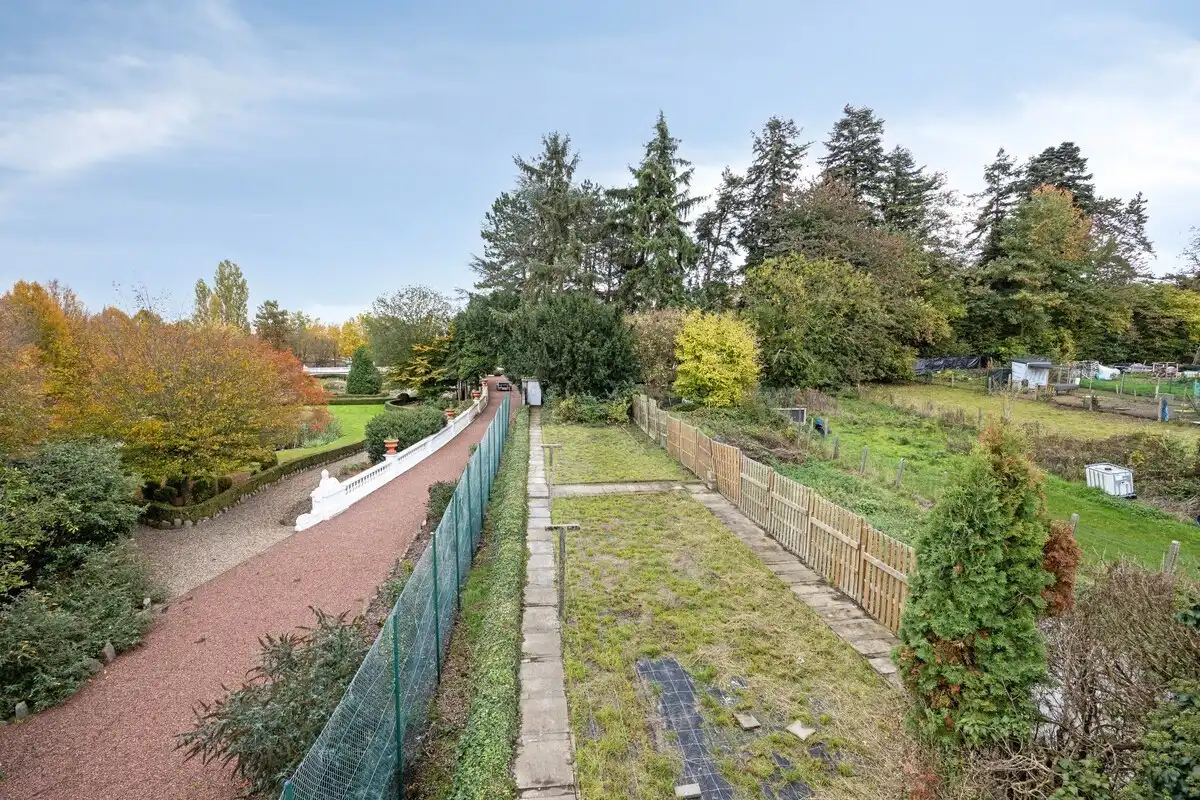 Ruime woning met 4 slaapkamers, 2 garages en zonnige tuin te Tongeren-Nerem foto 2