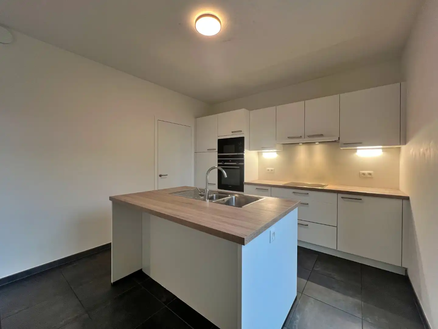 Ruim en energiezuinig 3-slaapkamerappartement in Lovendegem 🌿 foto 4