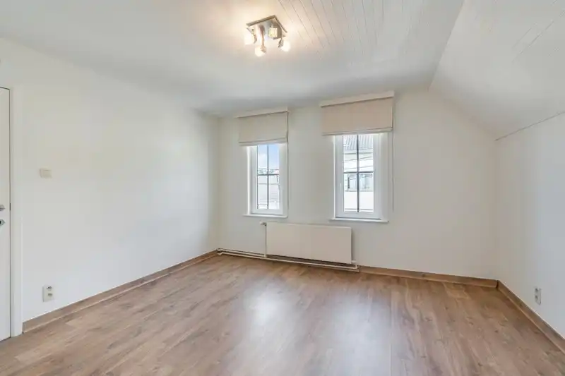Stijlvolle, landelijke woning met 3 slaapkamers, garage en tuin foto 16