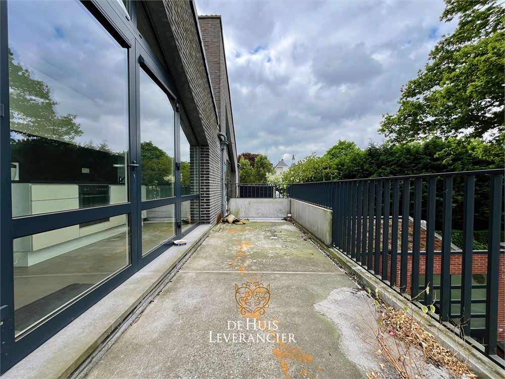 Luxueuze serviceflat met 1 slk en ruim terras foto 2