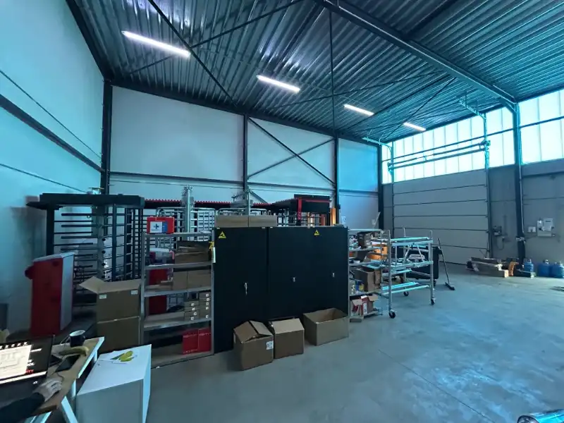 Recente loods van 168 m² met privé parkeerplaats foto 7