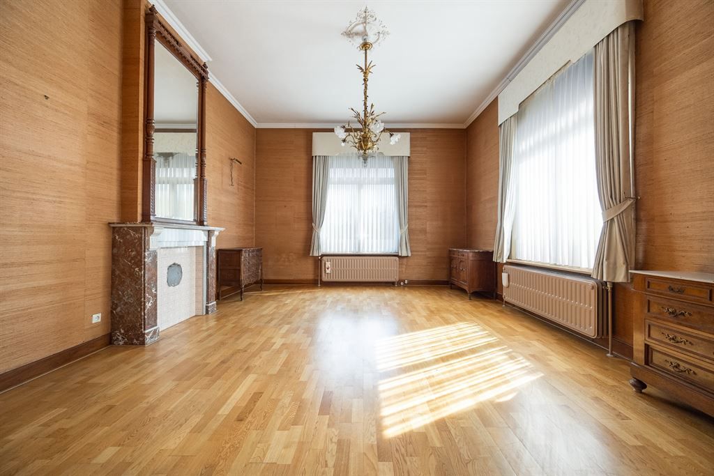 Unieke herenwoning met veel potentieel foto 10