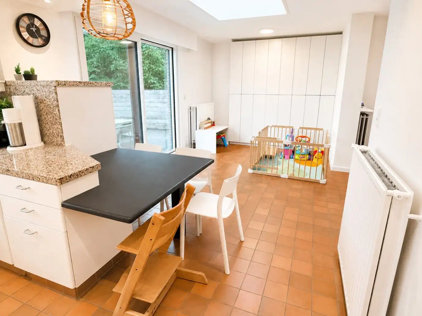 Gerenoveerde halfopen bebouwing met 4 slaapkamers, bureau, tuin en garage in Brasschaat foto 10