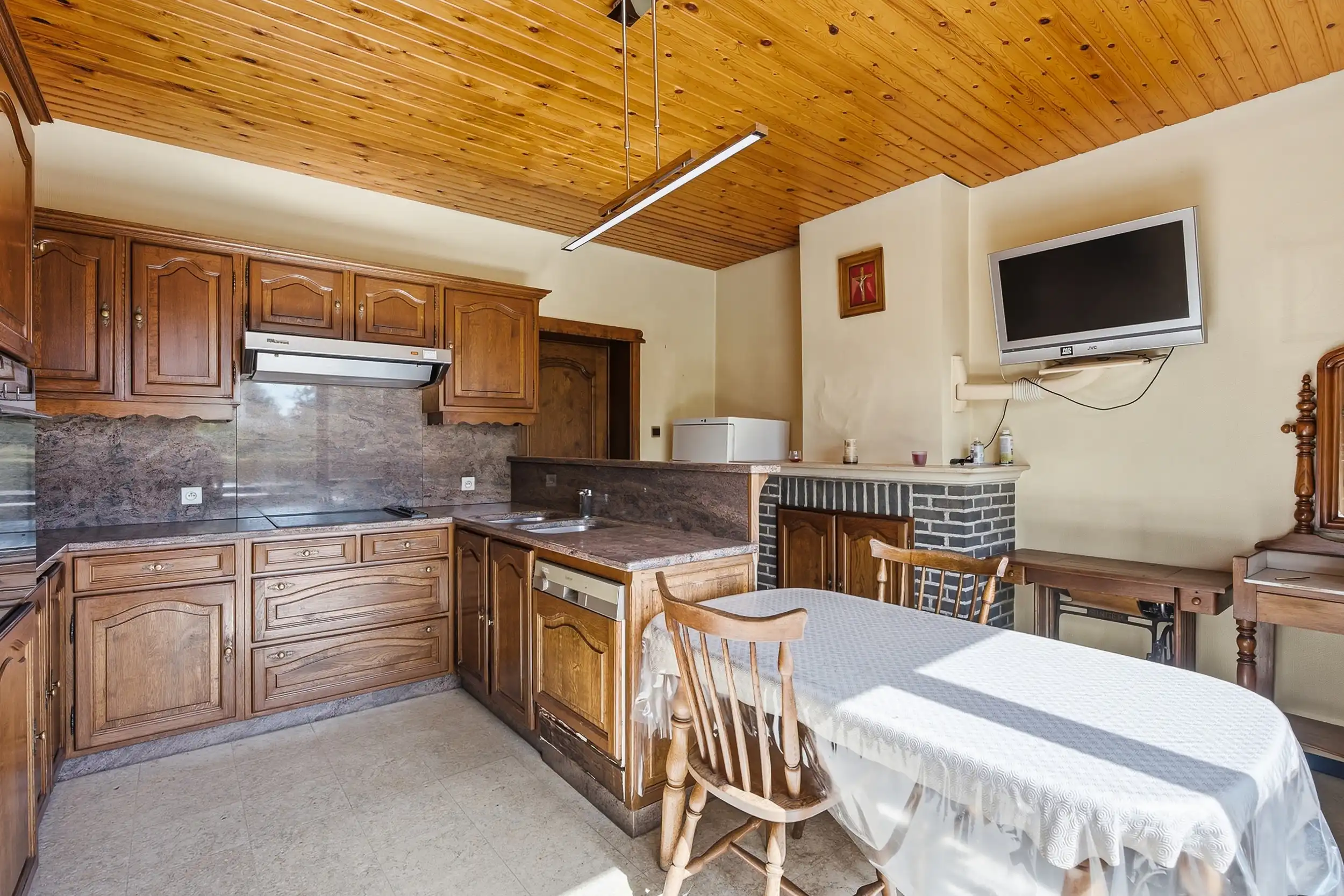 Te renoveren woning met tal van mogelijkheden foto 20