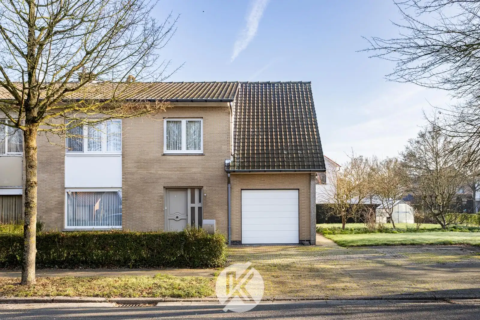Woning in rustige wijk met renovatiepotentieel foto {{pictureIndex}}