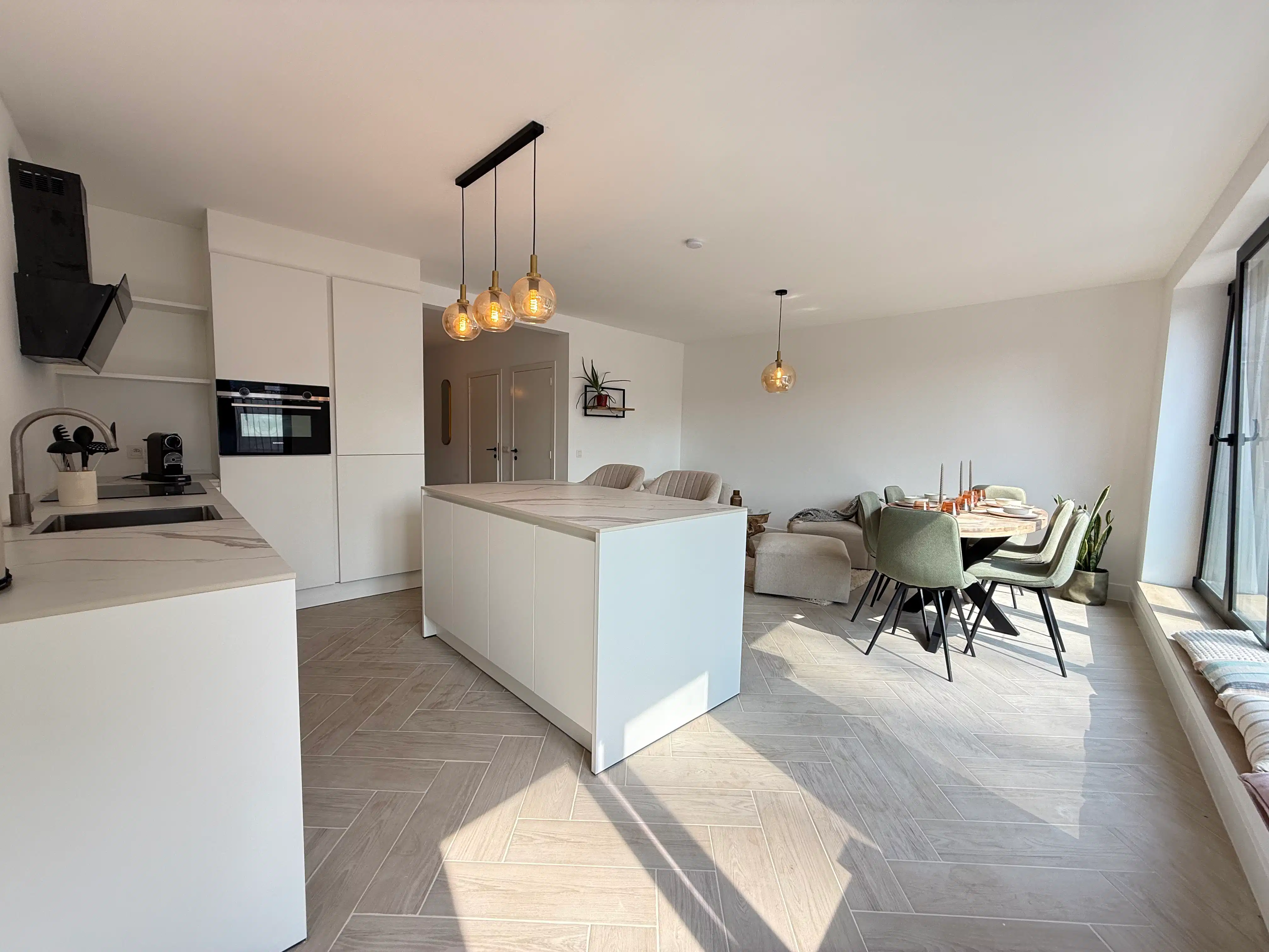 Subliem gerenoveerd appartement met terras foto 5