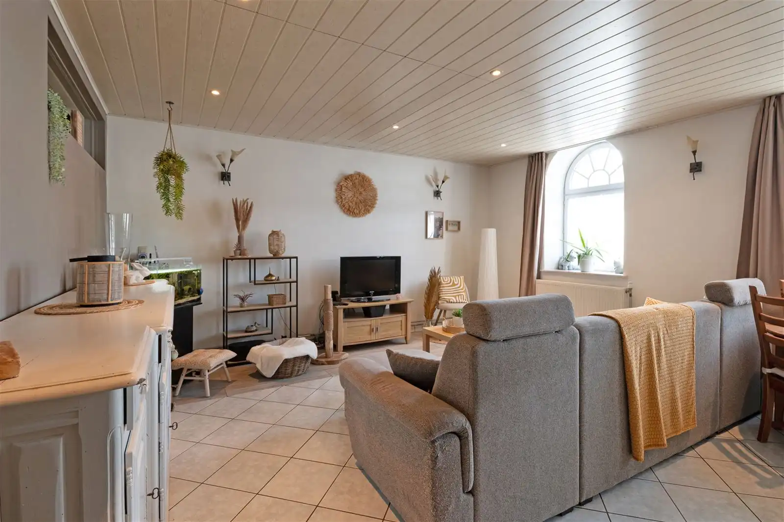 Gelijkvloers app met 2 slpks en garage foto 7