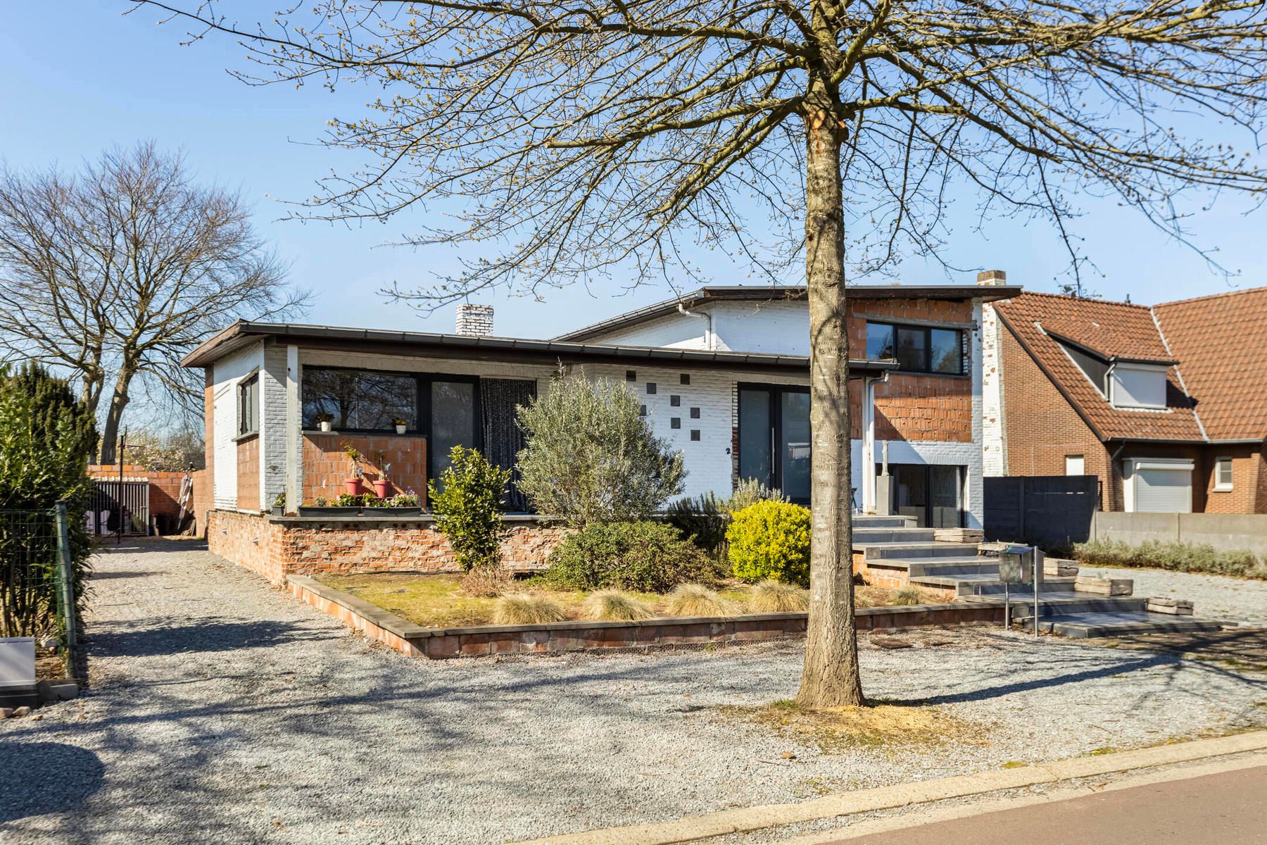 Unieke kans: gerenoveerde tweewoonst met aparte tuinen in hartje Houthalen-Oost foto 4