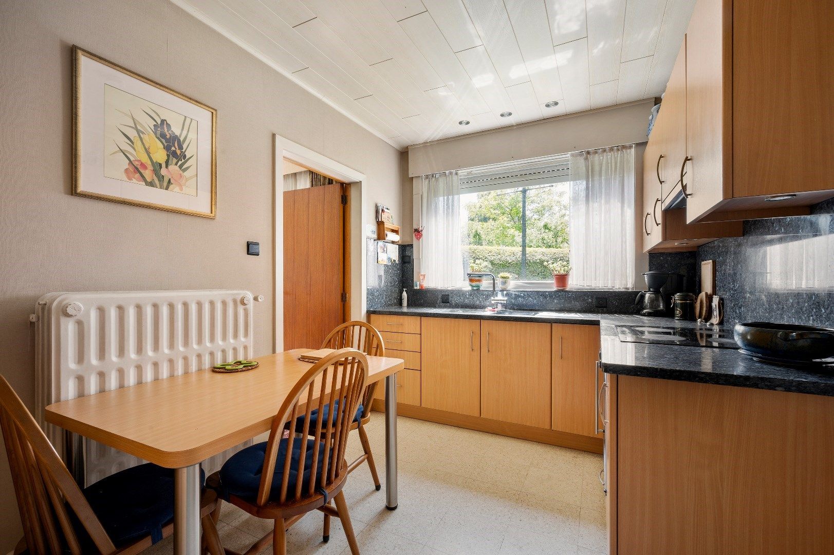 Villa met 3 ruime slaapkamers, garage en tuin in het centrum. foto 7