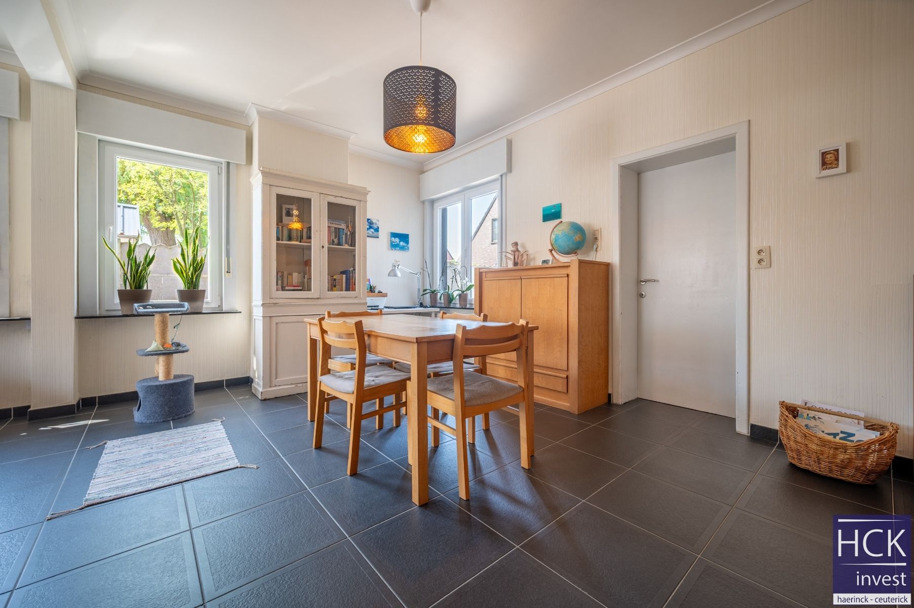 DEINZE - Instapklare woning met 2 SLPK. en tuin op topligging! foto 7