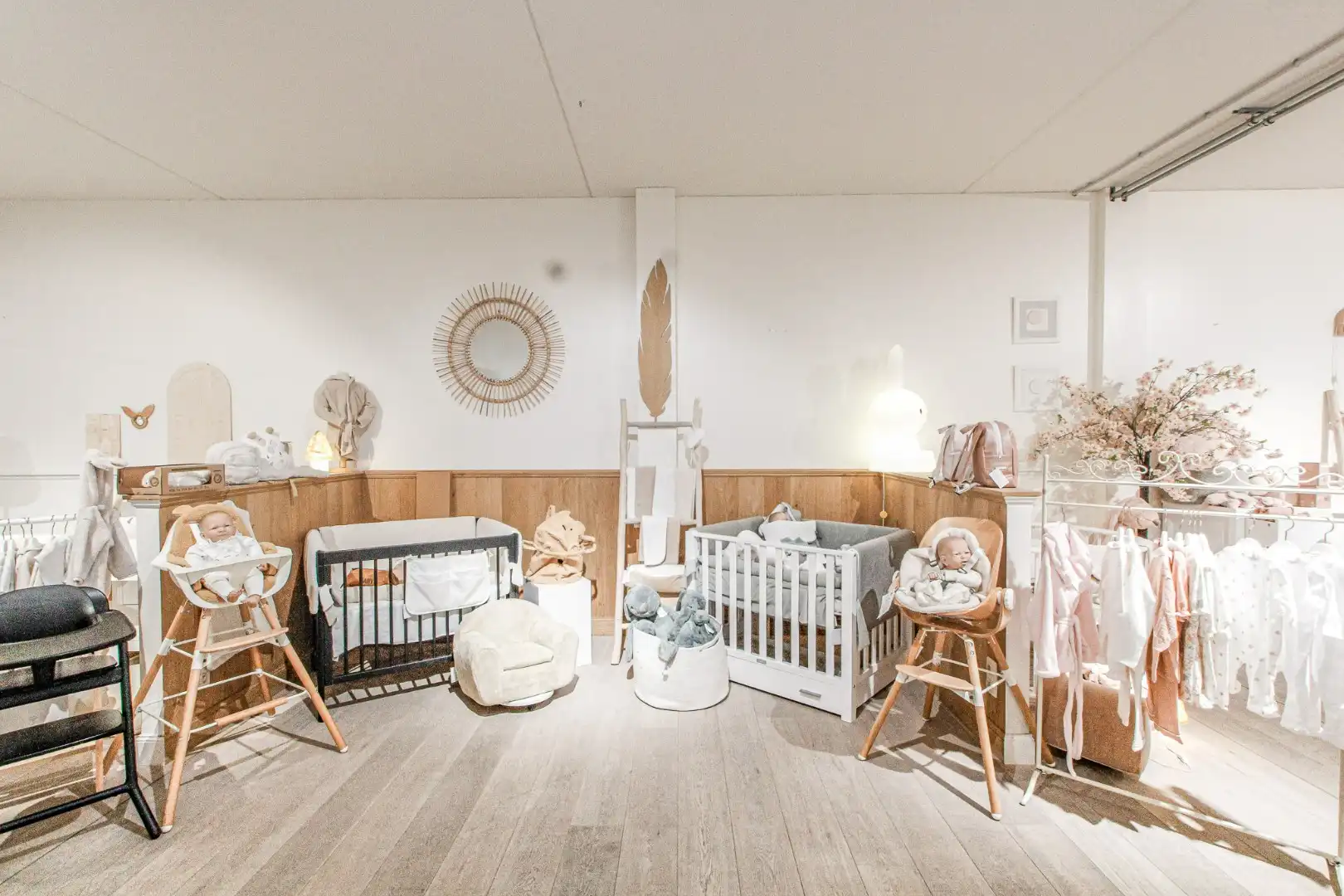 Zeer centraal gelegen handelspand op Lippenslaan 207, 306m² glv plus mezzanine, kelder en garage foto 25