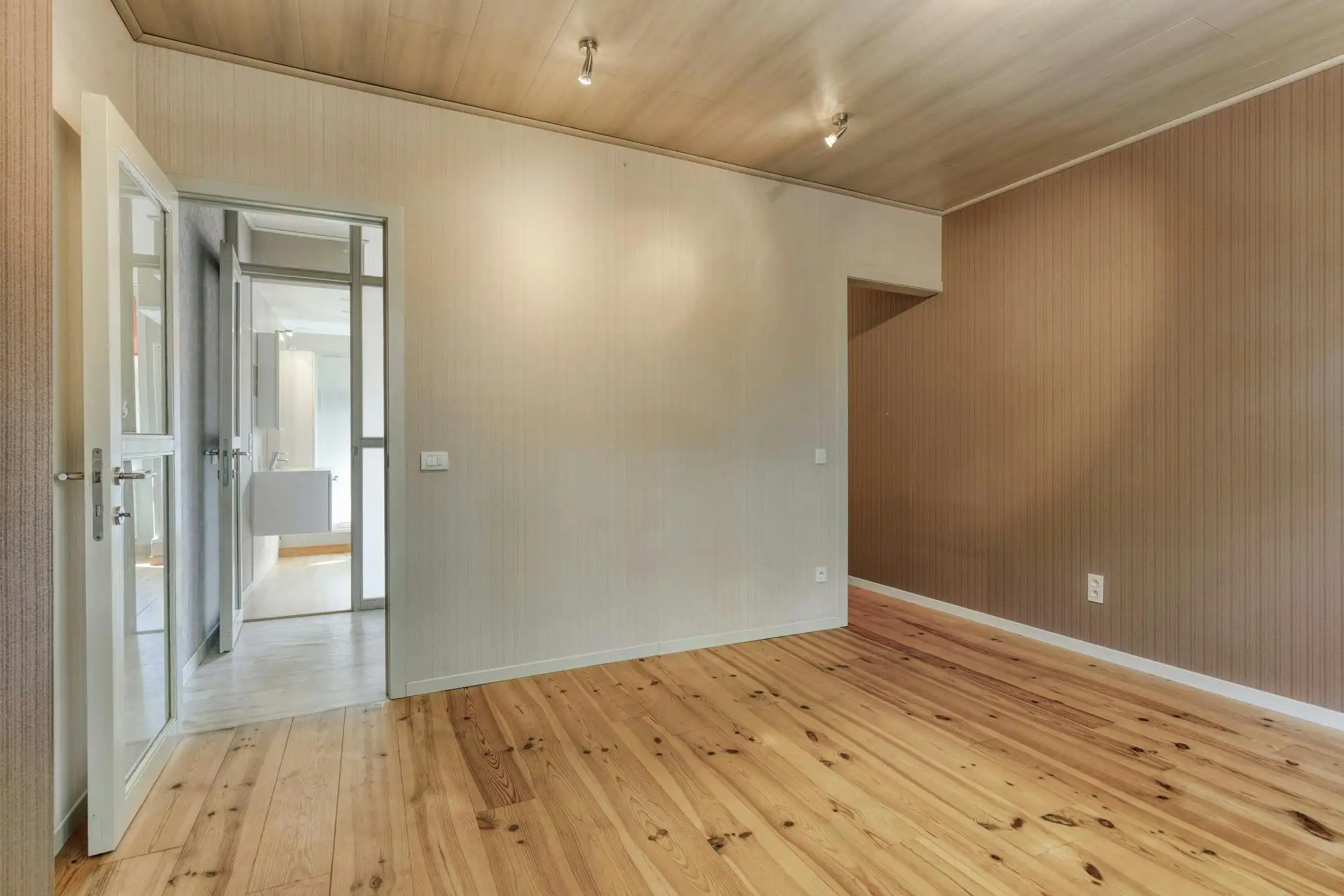 Charmante woning met 3 slaapkamers en koer in centrum Brugge foto 12