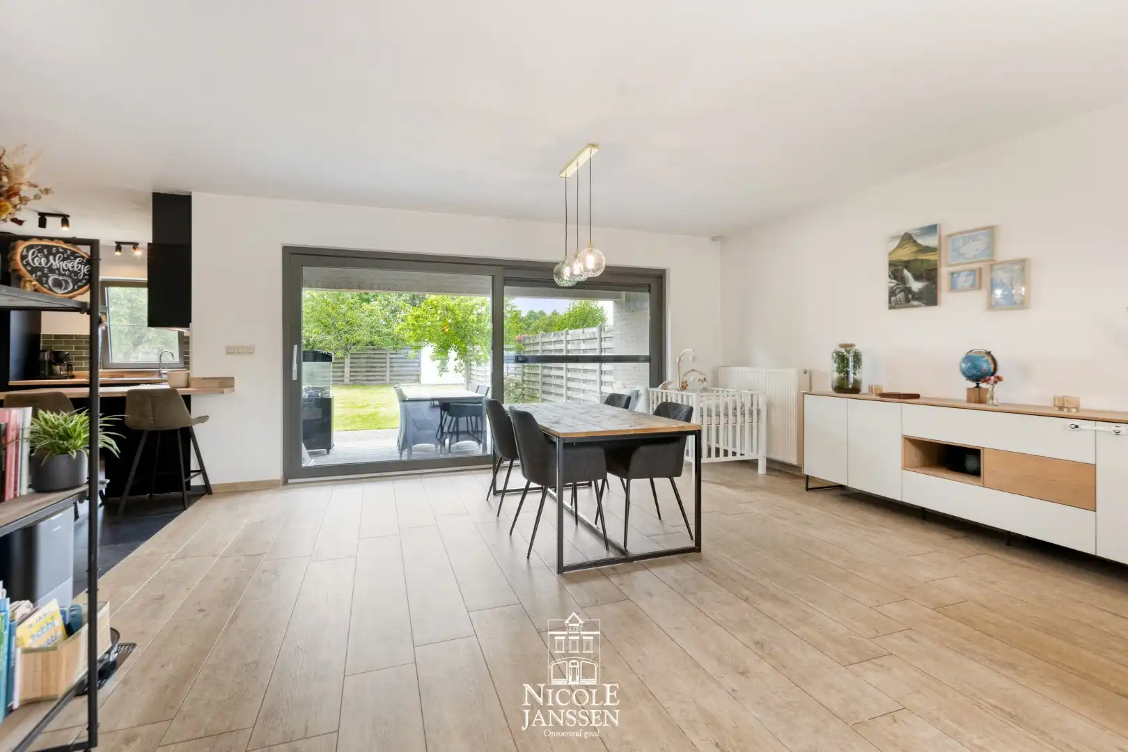 Ruime gezinswoning met tuin foto 10