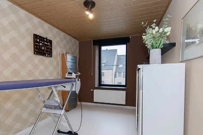 Knap afgewerkte, energiezuinige en ruime woning met vier slaapkamers, guesthouse/praktijkruimte op een centrale (maar toch bosrijke!) locatie te As foto 24
