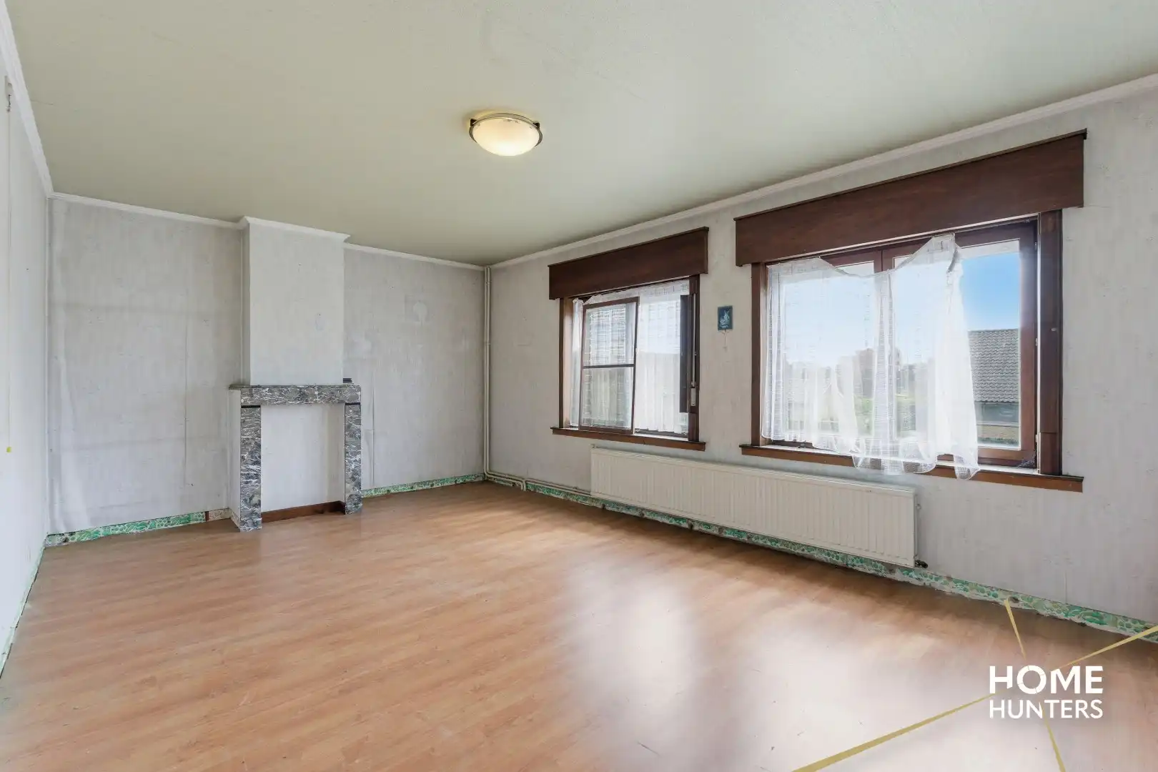 Halfopen te renoveren woning met 4 slaapkamers, ruime tuin en garage op gunstige locatie te Ieper foto 14