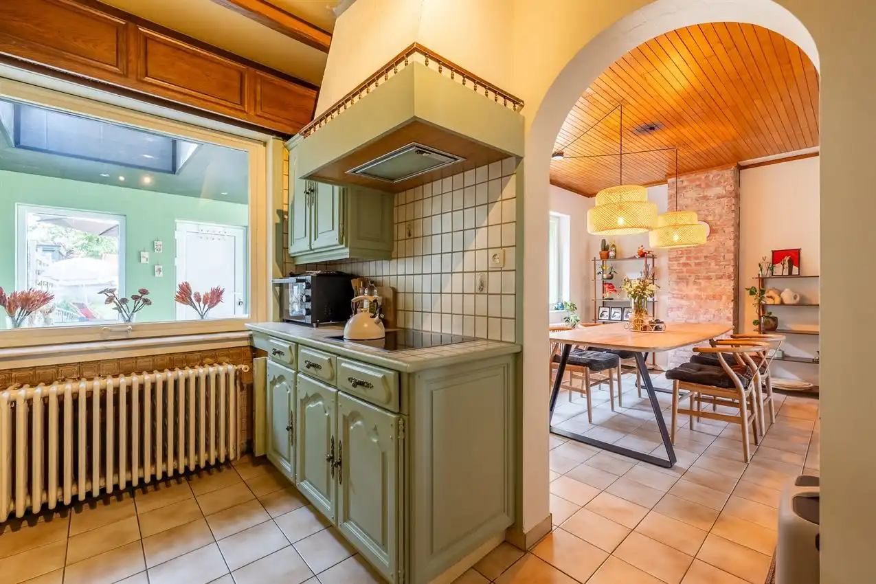 Ruime retrowoning met EPC C,  zuidtuin en achterliggende toegang. foto 10