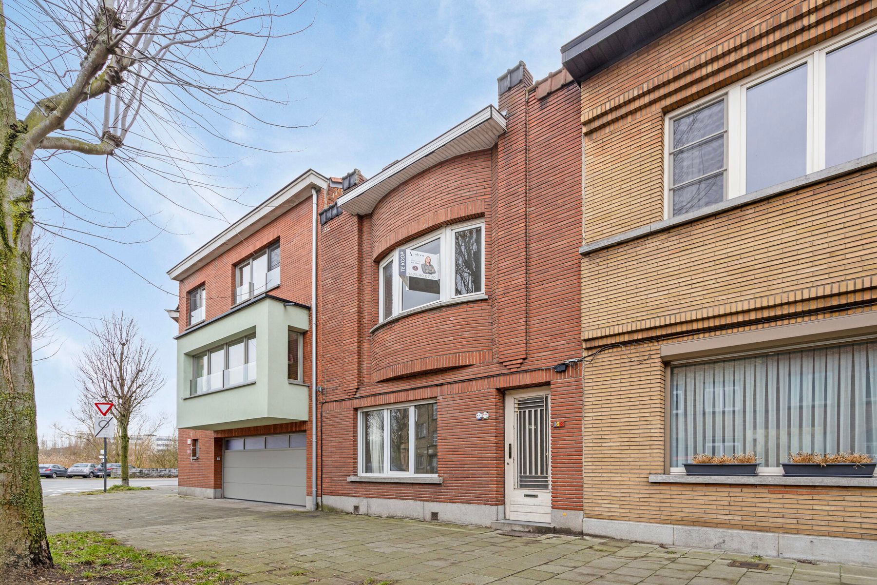 Hoofdfoto van de publicatie:  Te renoveren woning in bruisende Gentse buurt