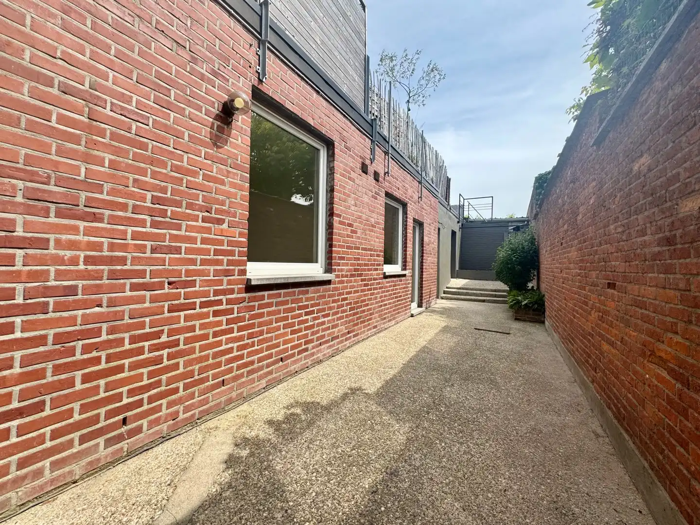 Ruim gerenoveerd gelijkvloers appartement met dubbele garage in het centrum van Diepenbeek foto 14