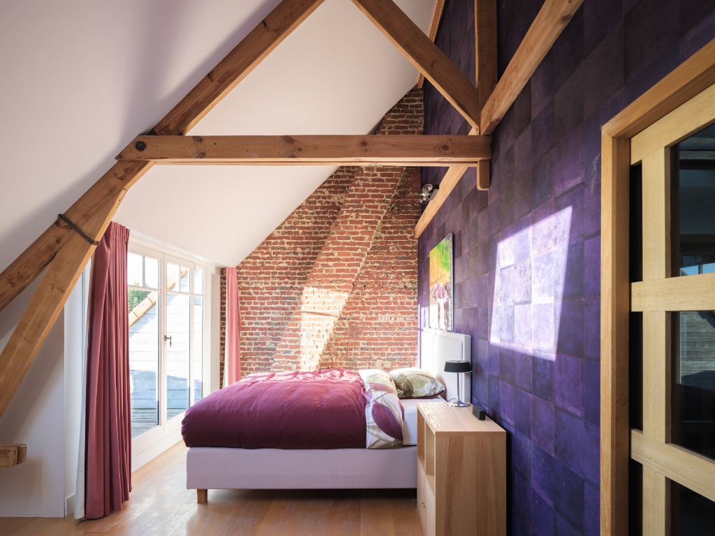 Hoogwaardig gerenoveerde halfopen bebouwing, voorzien van alle luxe, 5 slaapkamers, goed georiënteerde tuin, binnenzwembad en wellness. foto 24