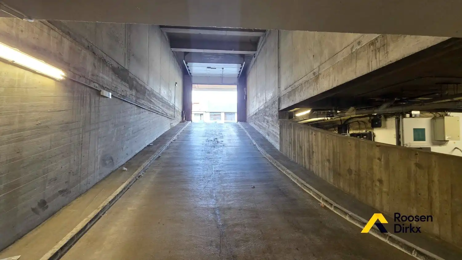 Verzorgd tweeslaapkamerappartement met parkeerplaats in centrum Bree. foto 21