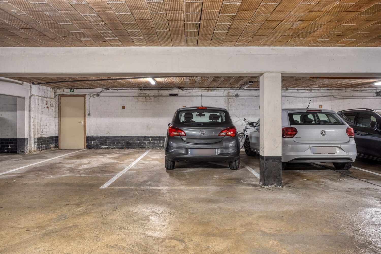 Ruim appartement met 3 slaapkamers en 3 terrassen op de bovenste verdieping in hartje Rekem ! foto 23