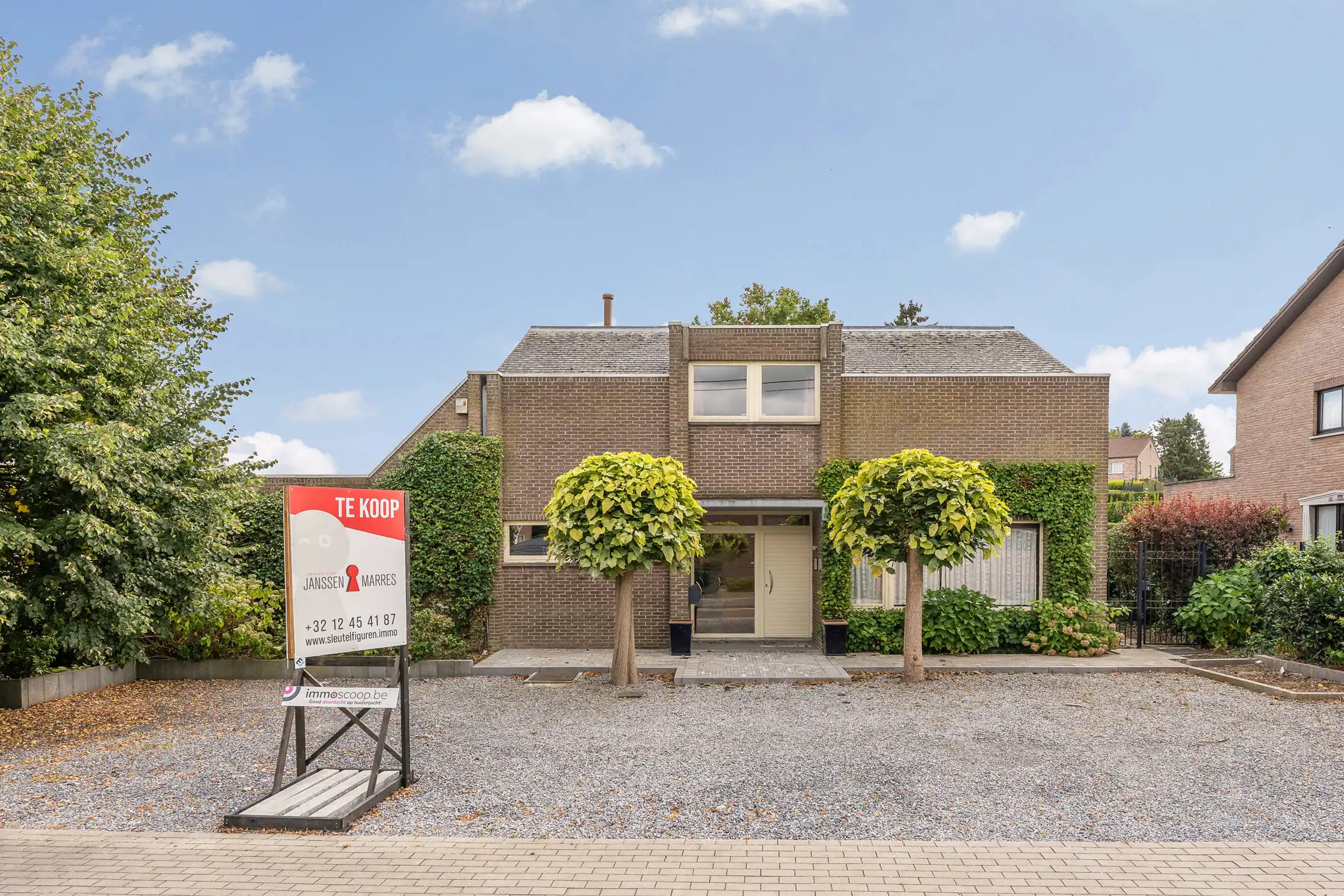 Vrijstaande woning met praktijkruimte te Zichen foto 2