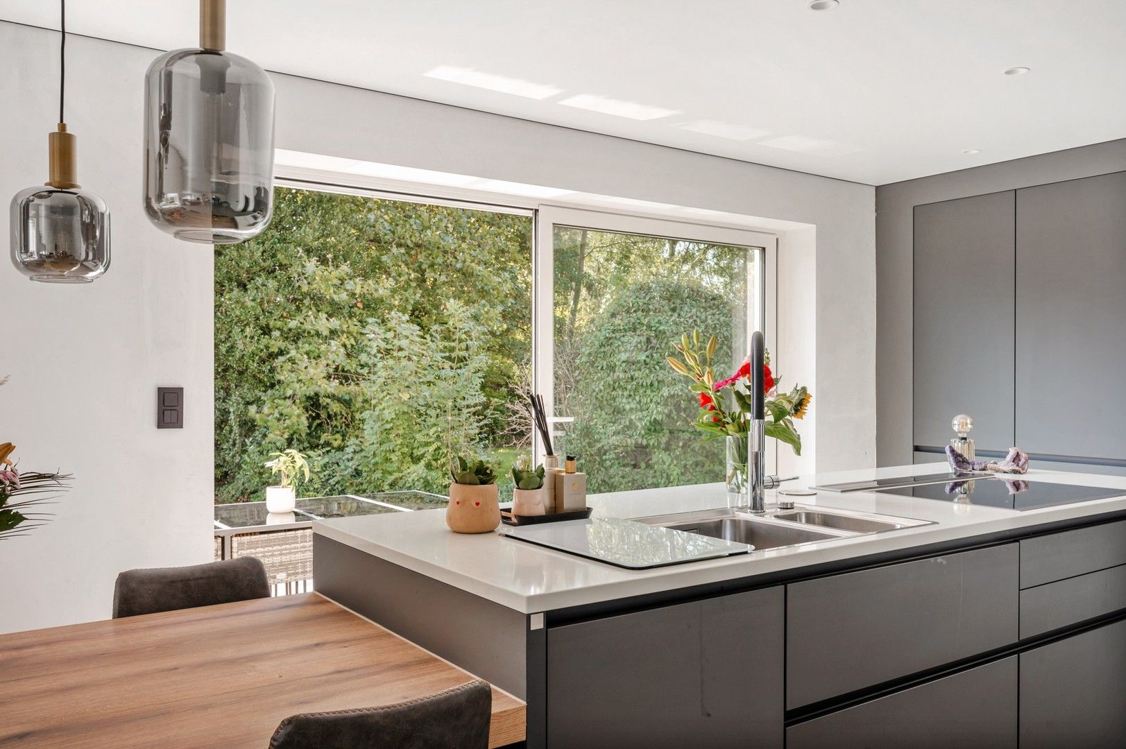 Energiezuinige woning met 6 slaapkamers, kelderverdieping met garage, knusse tuin en vooral enorm veel mogelijkheden foto 6